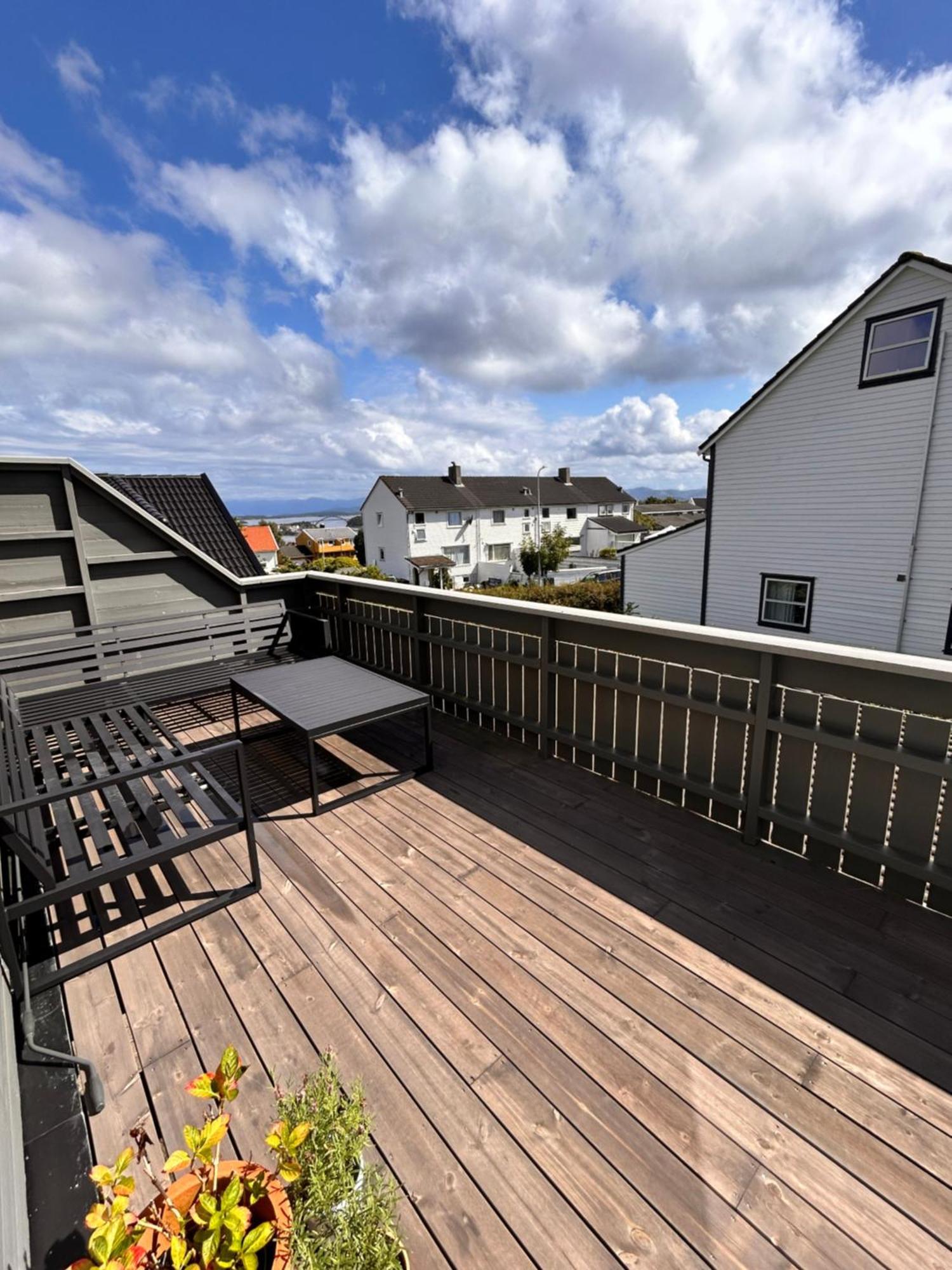 2 Bedrooms - Beautiful Near Centre Apartment *